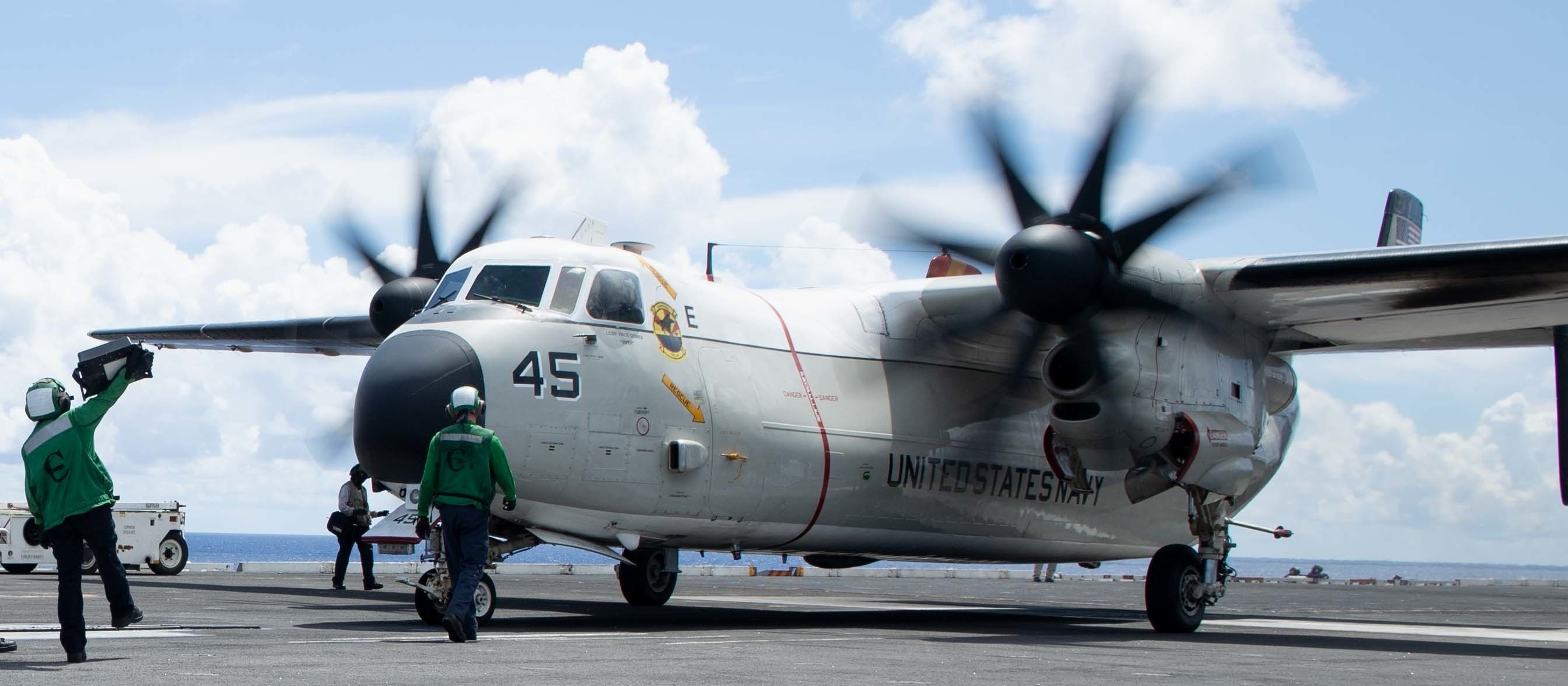 vrc-40 rawhides fleet logistics support squadron flelogsupron us navy grumman c-2a greyhound uss john c. stennis cvn-74 43