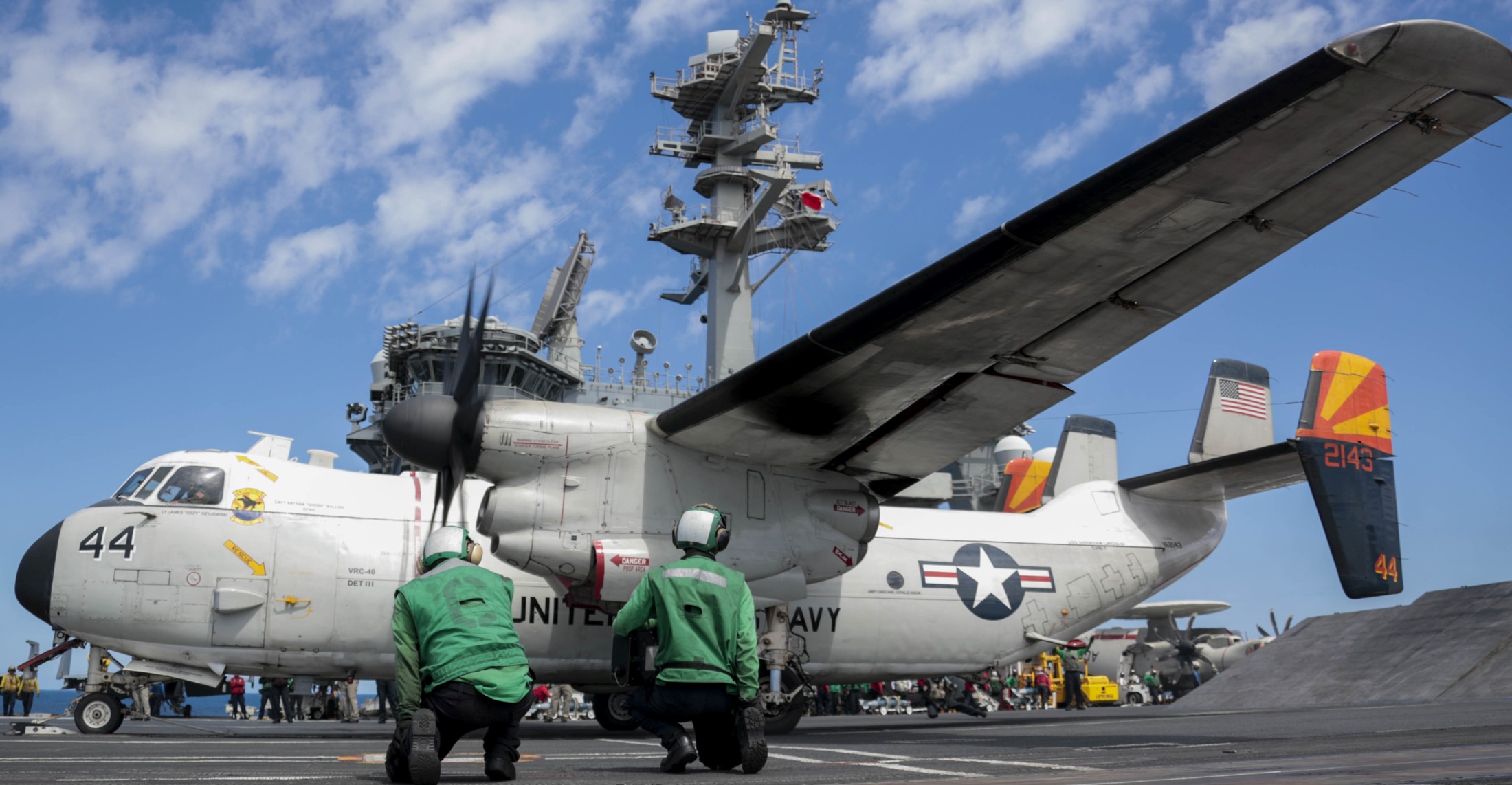 vrc-40 rawhides fleet logistics support squadron flelogsupron us navy grumman c-2a greyhound uss abraham lincoln cvn-72 46