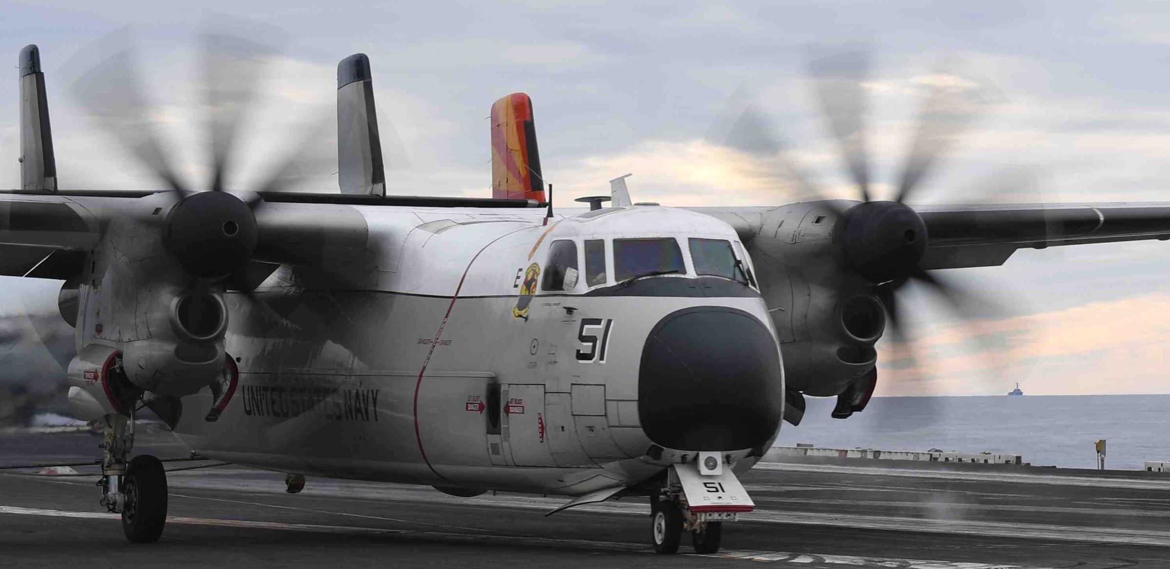 vrc-40 rawhides fleet logistics support squadron flelogsupron us navy grumman c-2a greyhound uss harry s. truman cvn-75 62