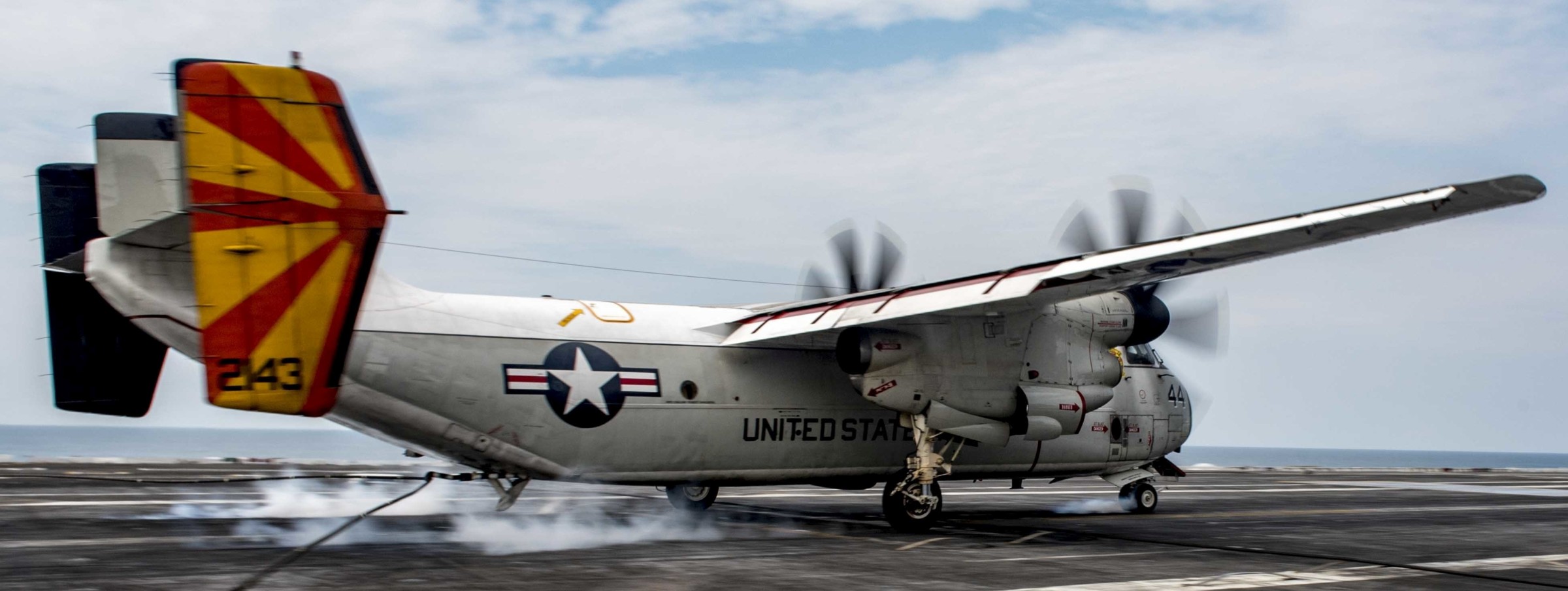 vrc-40 rawhides fleet logistics support squadron flelogsupron us navy grumman c-2a greyhound uss george h. w. bush cvn-77 68