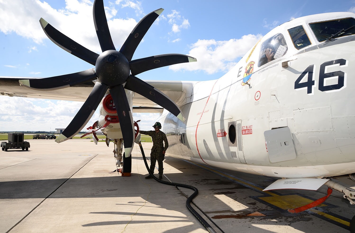 vrc-40 rawhides fleet logistics support squadron flelogsupron us navy grumman c-2a greyhound raf mildenhall saxon warrior 82