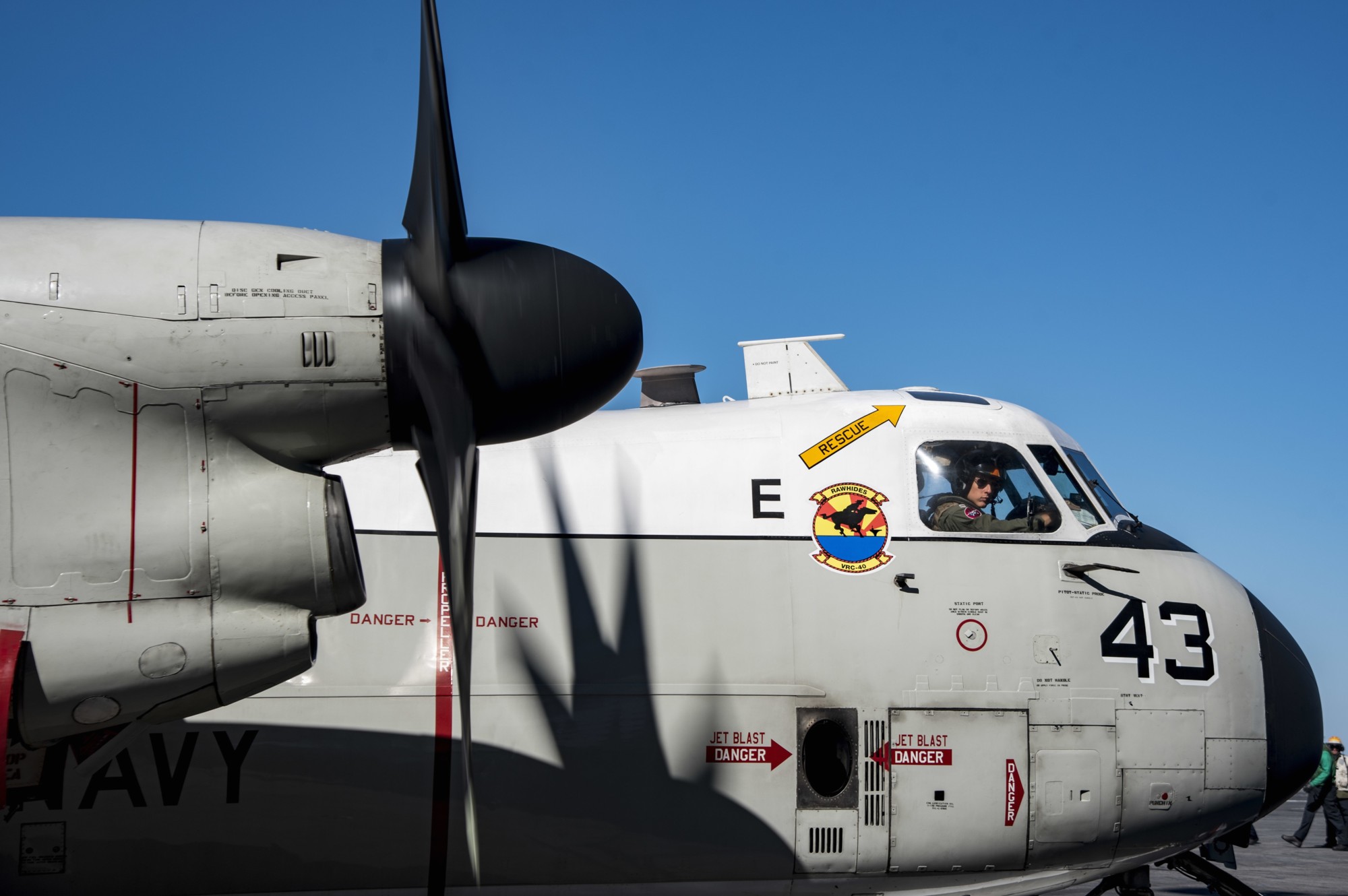 vrc-40 rawhides fleet logistics support squadron flelogsupron us navy grumman c-2a greyhound uss dwight d. eisenhower cvn-69 86