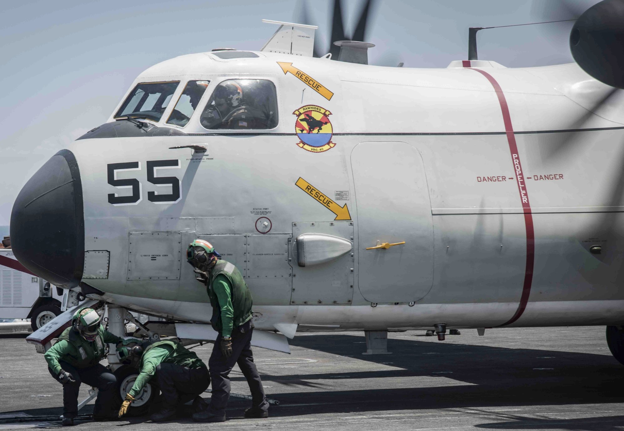 vrc-40 rawhides fleet logistics support squadron flelogsupron us navy grumman c-2a greyhound uss dwight d. eisenhower cvn-69 91