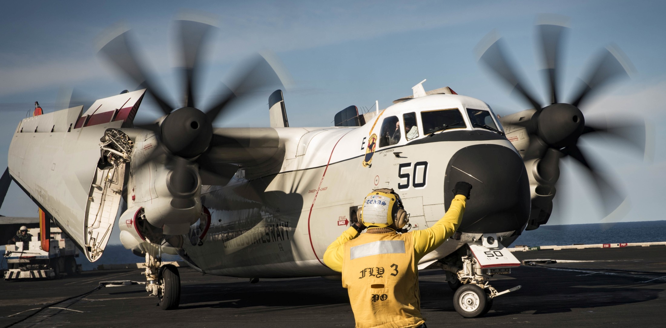 vrc-40 rawhides fleet logistics support squadron flelogsupron us navy grumman c-2a greyhound uss dwight d. eisenhower cvn-69 105