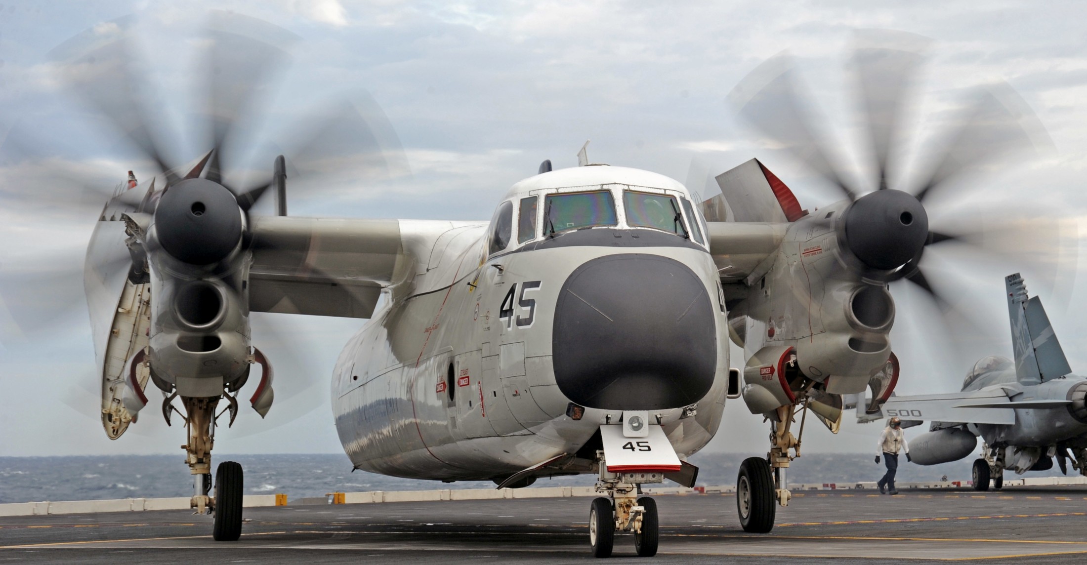 vrc-40 rawhides fleet logistics support squadron flelogsupron us navy grumman c-2a greyhound uss george h. w. bush cvn-77 107