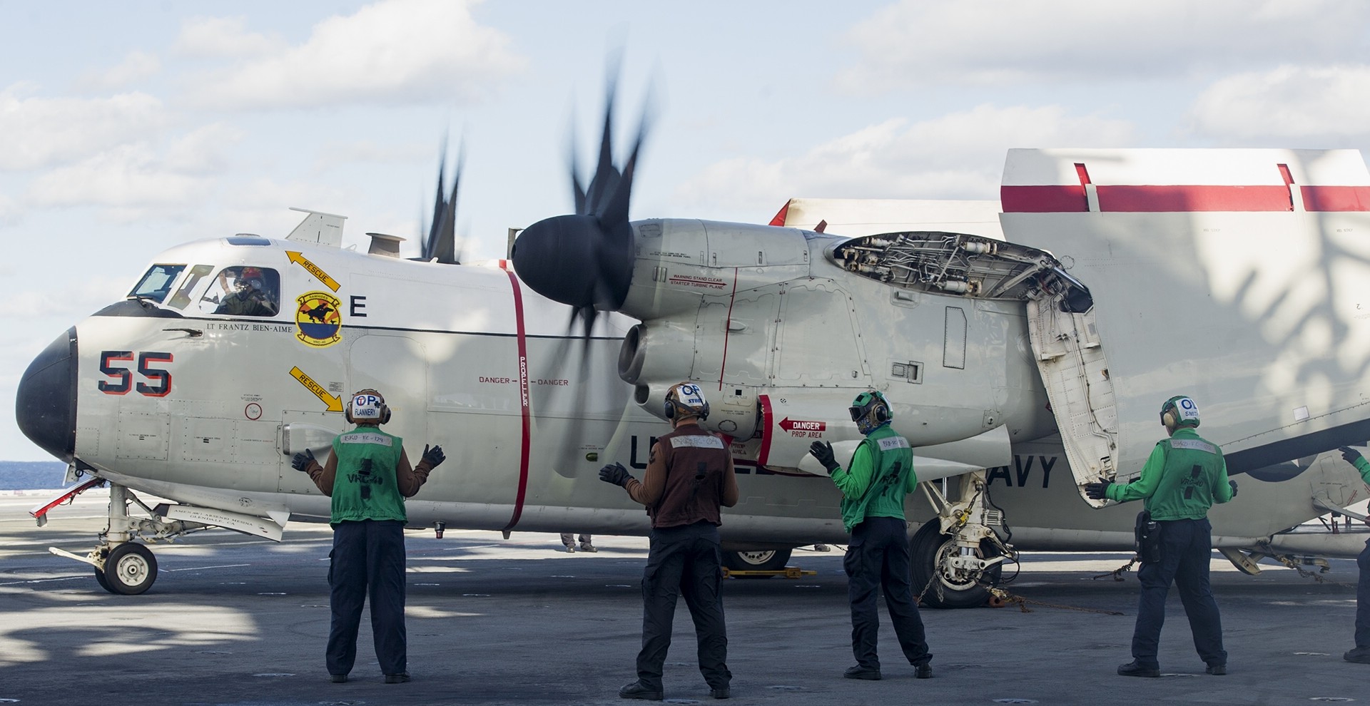 vrc-40 rawhides fleet logistics support squadron flelogsupron us navy grumman c-2a greyhound uss george washington cvn-73 108