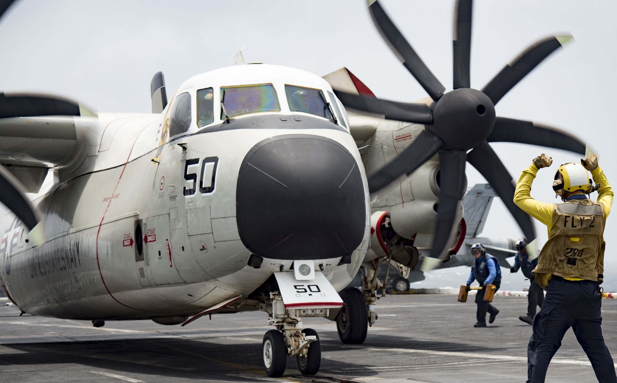 vrc-40 rawhides fleet logistics support squadron flelogsupron us navy grumman c-2a greyhound uss dwight d. eisenhower cvn-69 114