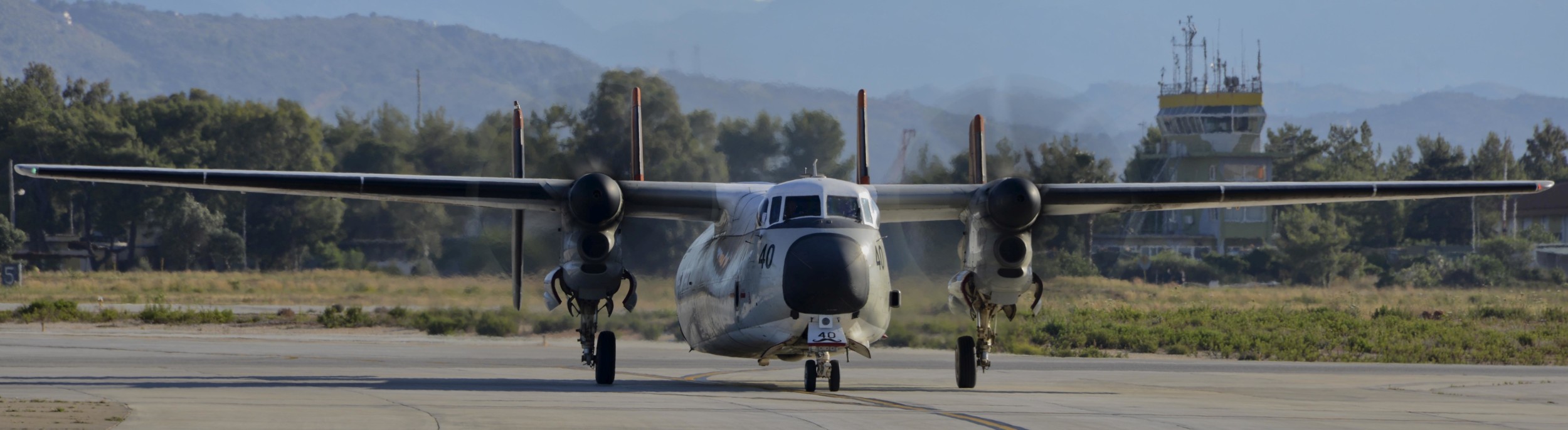 vrc-40 rawhides fleet logistics support squadron flelogsupron us navy grumman c-2a greyhound 119