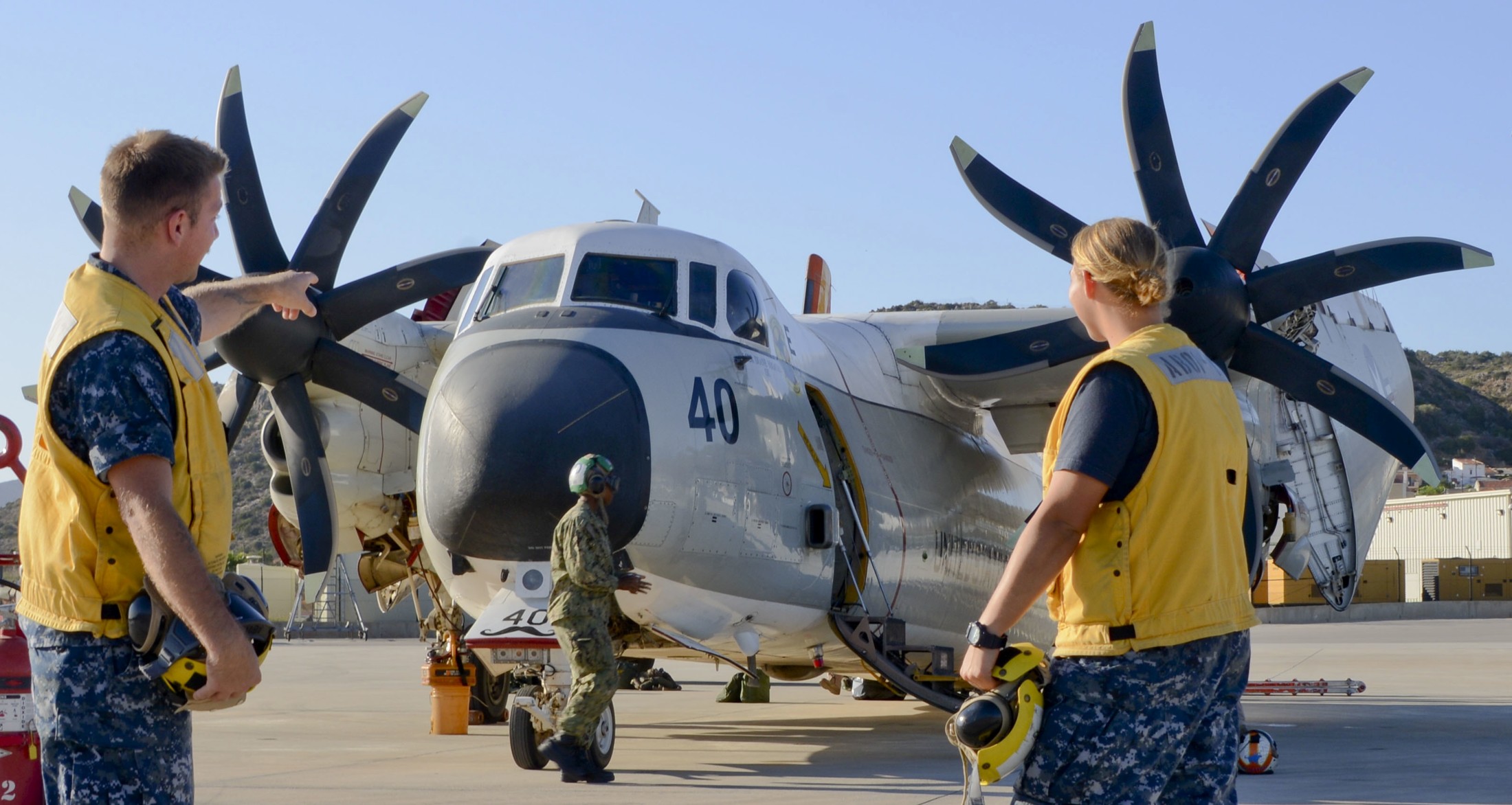 vrc-40 rawhides fleet logistics support squadron flelogsupron us navy grumman c-2a greyhound souda bay crete greece 121