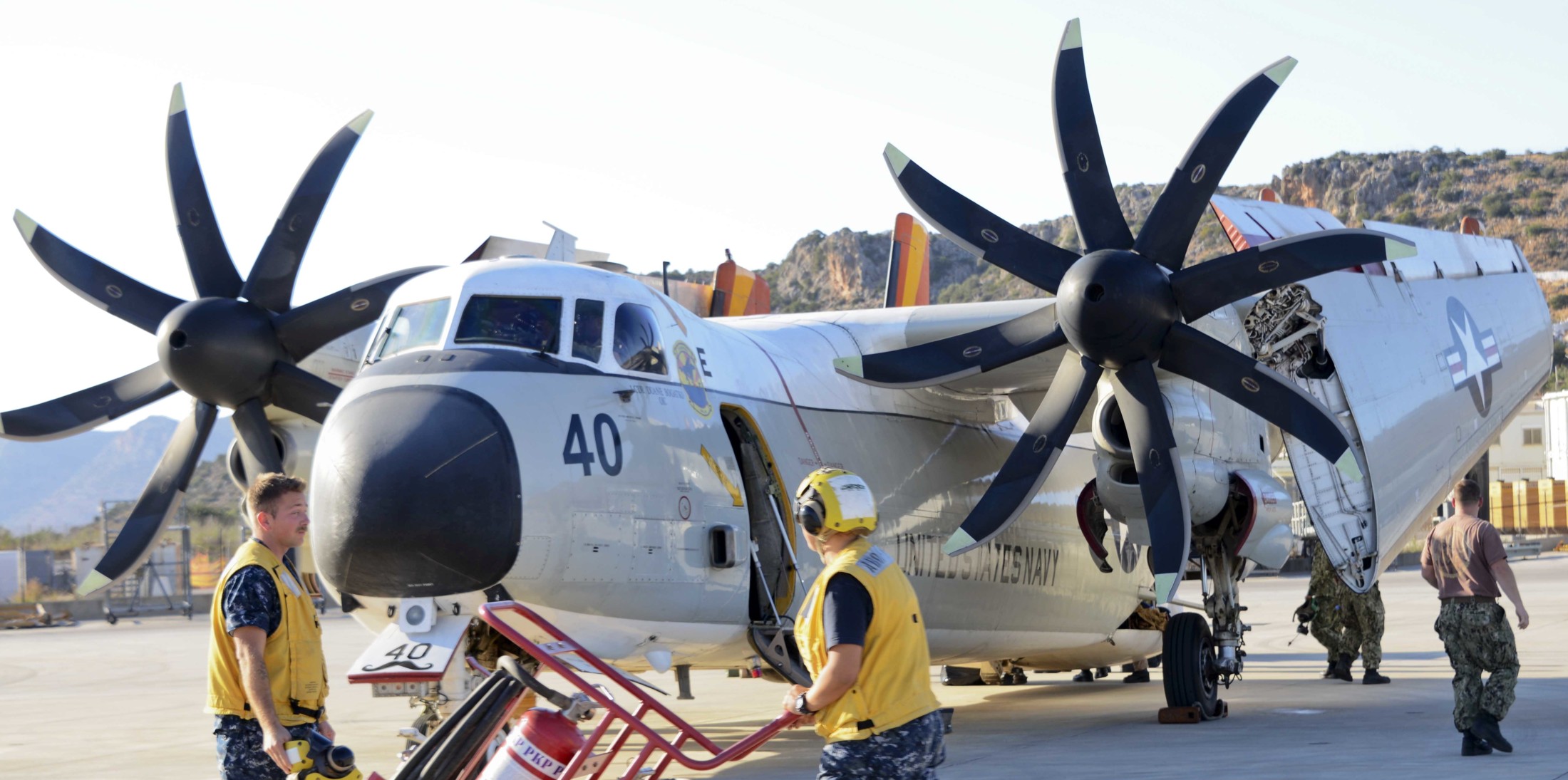 vrc-40 rawhides fleet logistics support squadron flelogsupron us navy grumman c-2a greyhound souda bay naval support activity greece 122