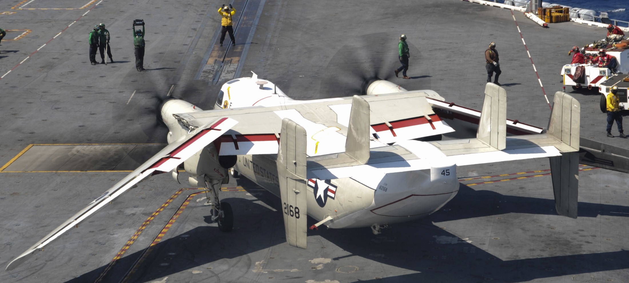 vrc-40 rawhides fleet logistics support squadron flelogsupron us navy grumman c-2a greyhound uss george washington cvn-73 126