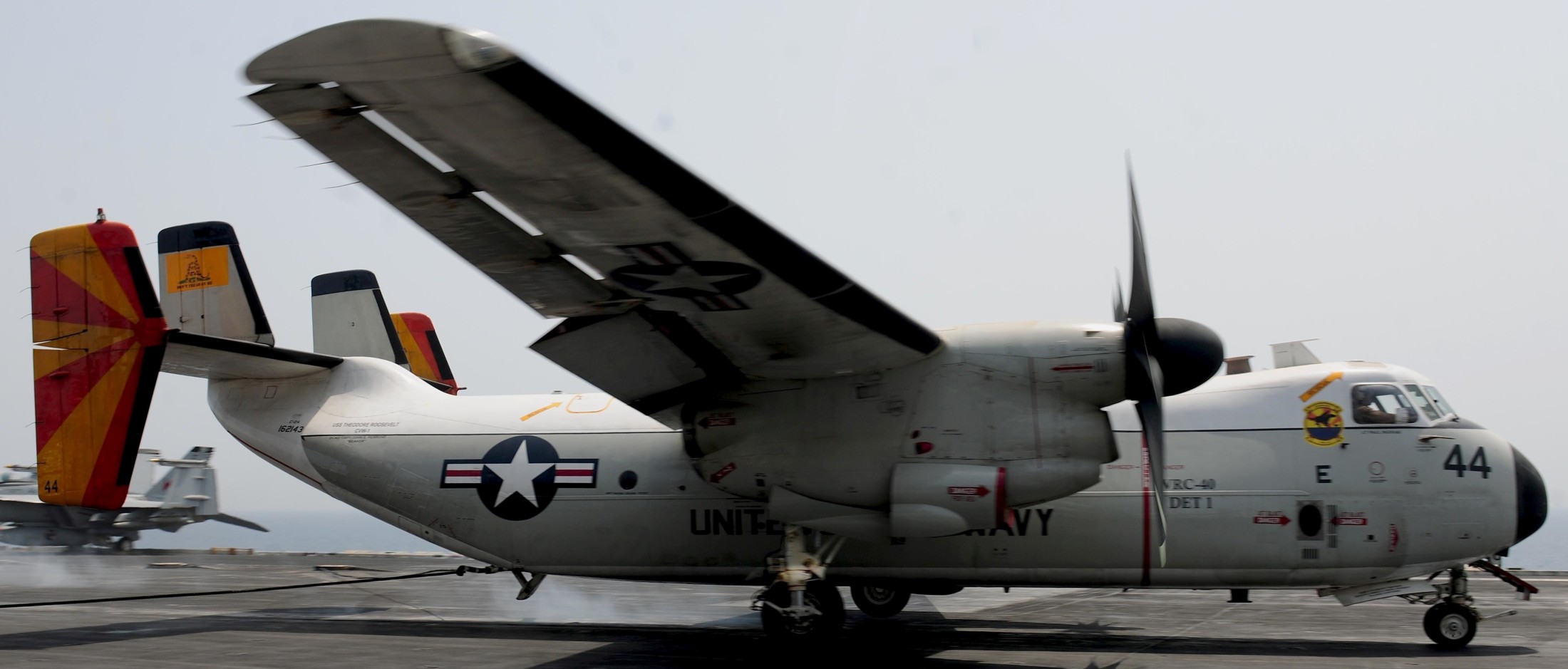 vrc-40 rawhides fleet logistics support squadron flelogsupron us navy grumman c-2a greyhound uss theodore roosevelt cvn-71 146