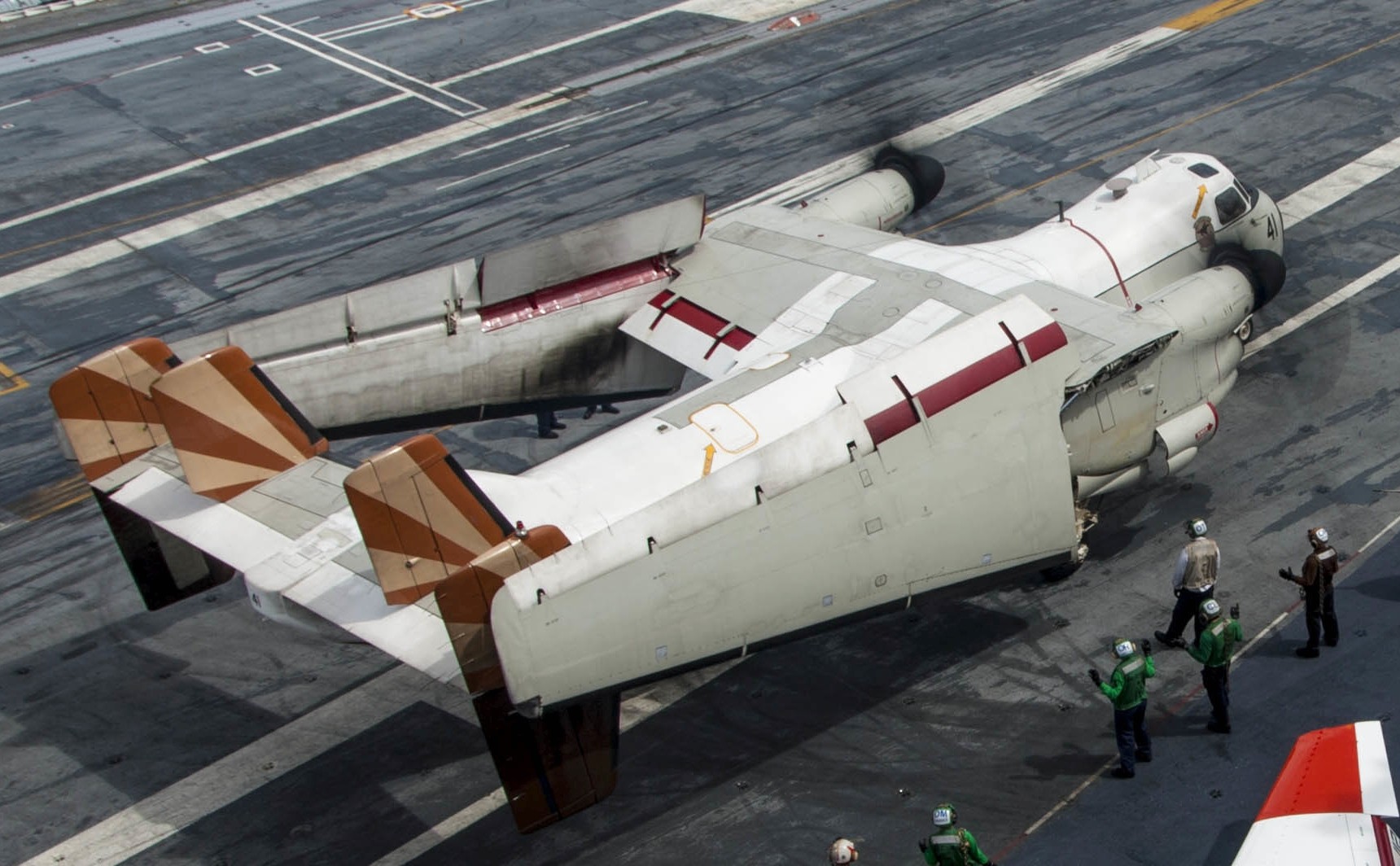 vrc-40 rawhides fleet logistics support squadron flelogsupron us navy grumman c-2a greyhound uss harry s. truman cvn-75 154