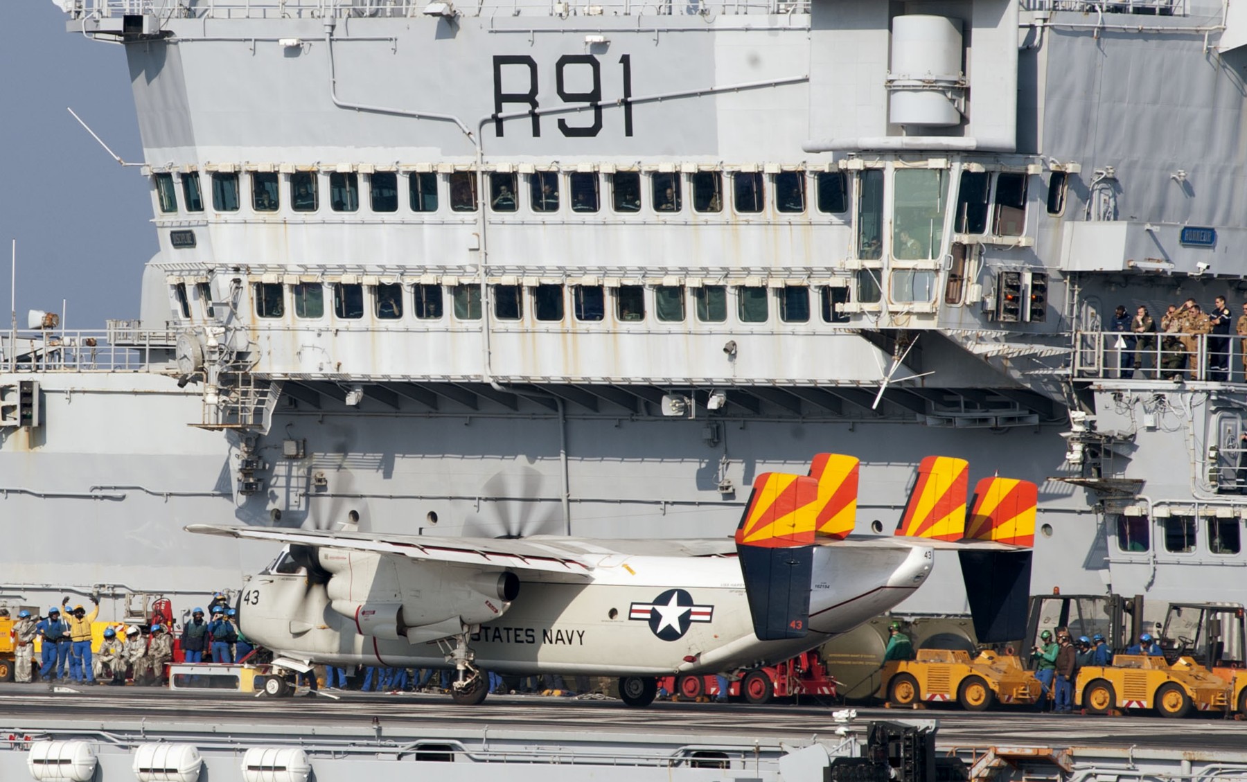 vrc-40 rawhides fleet logistics support squadron flelogsupron us navy grumman c-2a greyhound fs charles de gaulle r-91 162