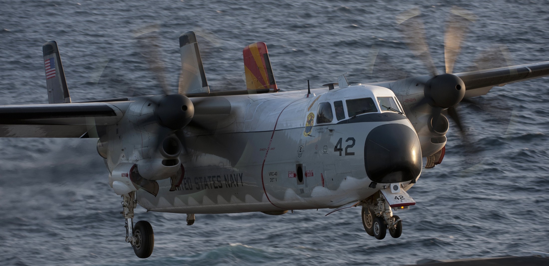 vrc-40 rawhides fleet logistics support squadron flelogsupron us navy grumman c-2a greyhound uss carl vinson cvn-70 178