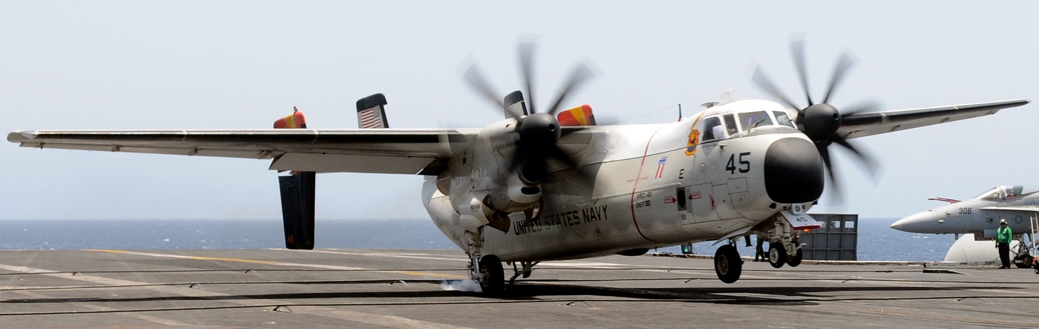 vrc-40 rawhides fleet logistics support squadron flelogsupron us navy grumman c-2a greyhound uss dwight d. eisenhower cvn-69 191
