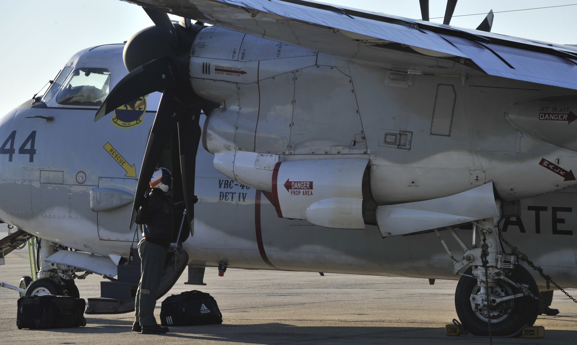 vrc-40 rawhides fleet logistics support squadron flelogsupron us navy grumman c-2a greyhound naval station norfolk chambers field 208