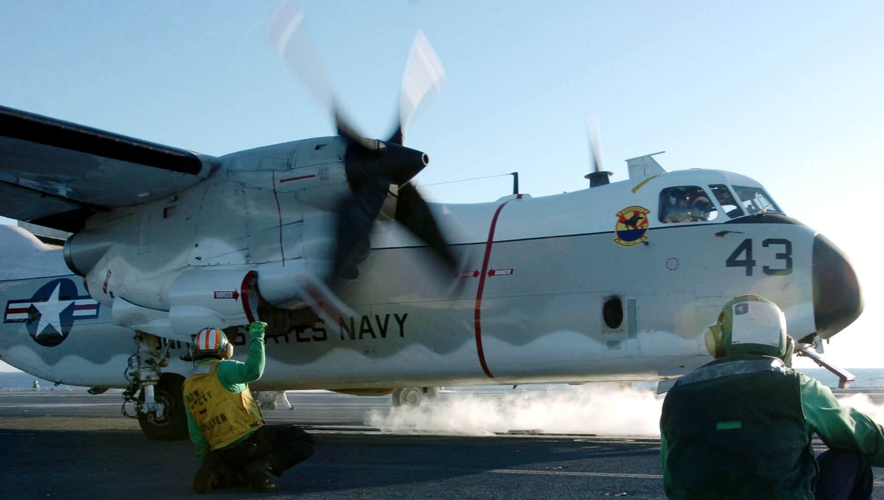 vrc-40 rawhides fleet logistics support squadron flelogsupron us navy grumman c-2a greyhound uss dwight d. eisenhower cvn-69 224