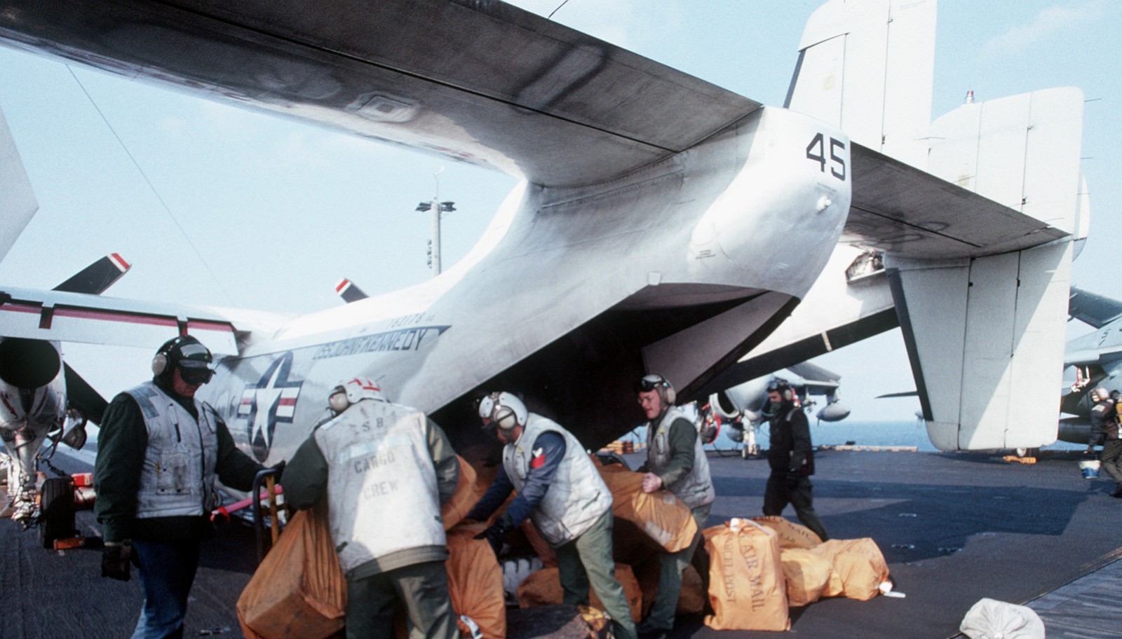 vrc-40 rawhides fleet logistics support squadron flelogsupron us navy grumman c-2a greyhound uss john f. kennedy cv-67 271