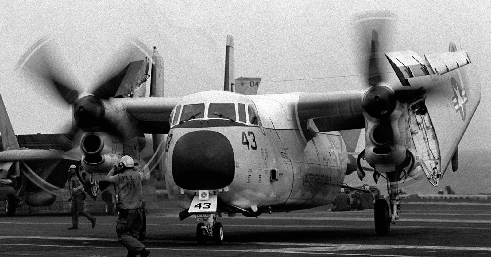 vrc-40 rawhides fleet logistics support squadron flelogsupron us navy grumman c-2a greyhound uss john f. kennedy cv-67 273