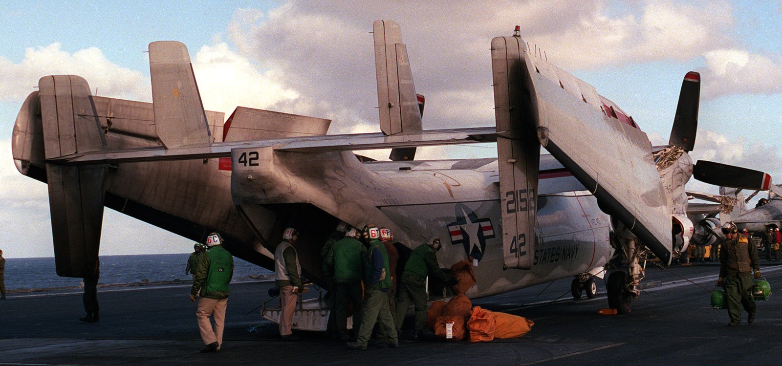 vrc-40 rawhides fleet logistics support squadron flelogsupron us navy grumman c-2a greyhound uss forrestal cv-59 287