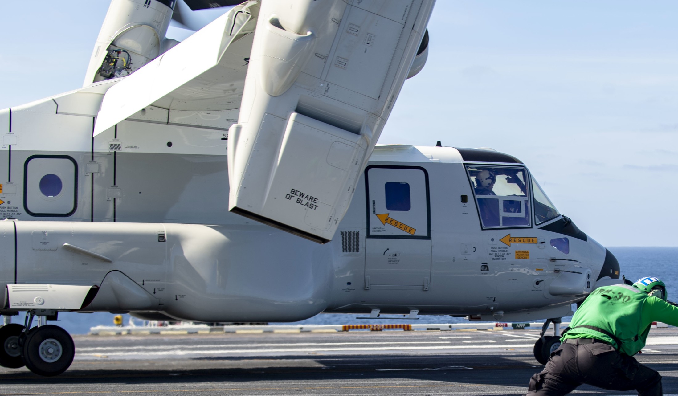 vrm-30 titans fleet logistics multi mission squadron us navy bell boeing cmv-22b osprey uss carl vinson cvn-70 10