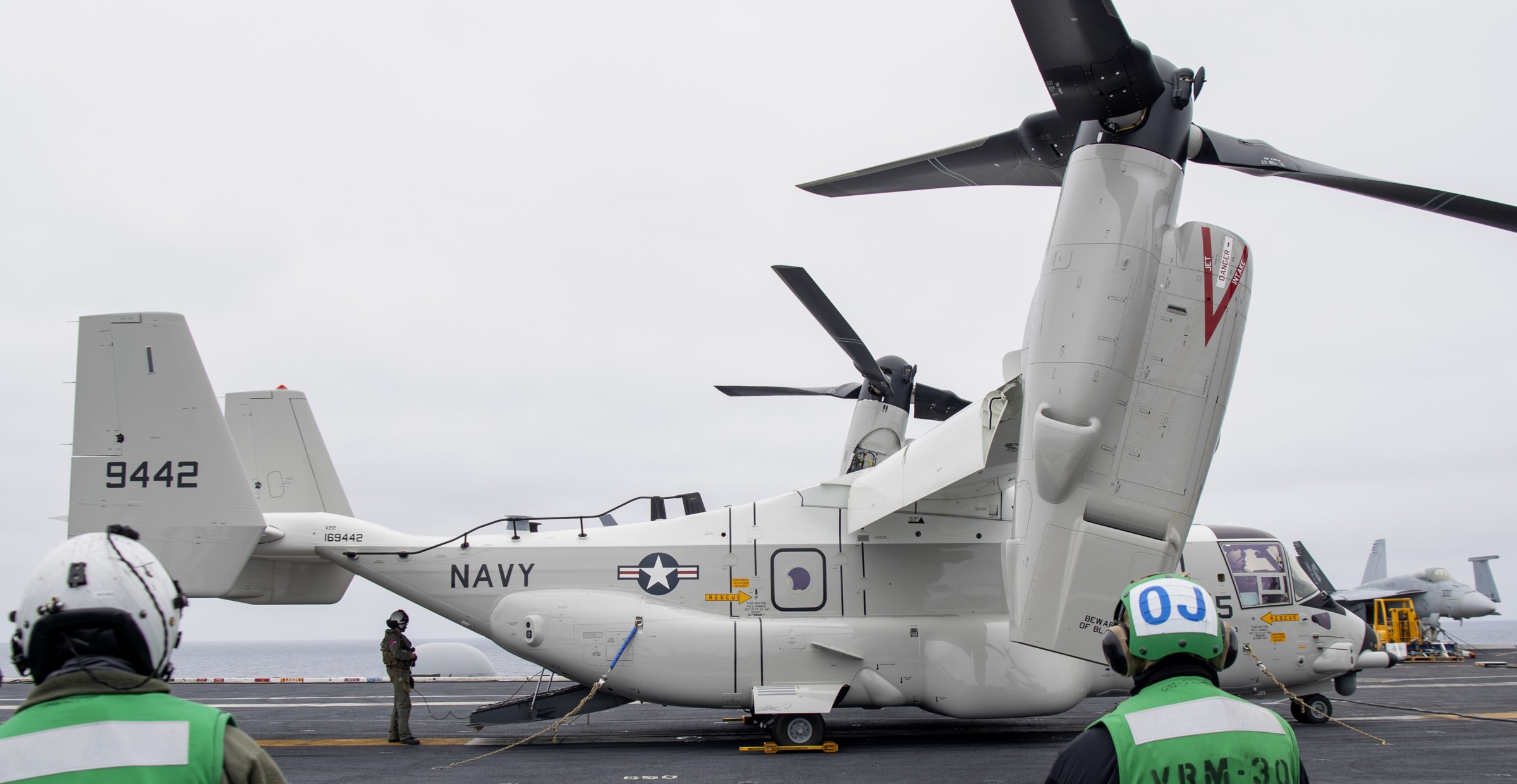 vrm-30 titans fleet logistics multi mission squadron us navy bell boeing cmv-22b osprey uss carl vinson cvn-70 18