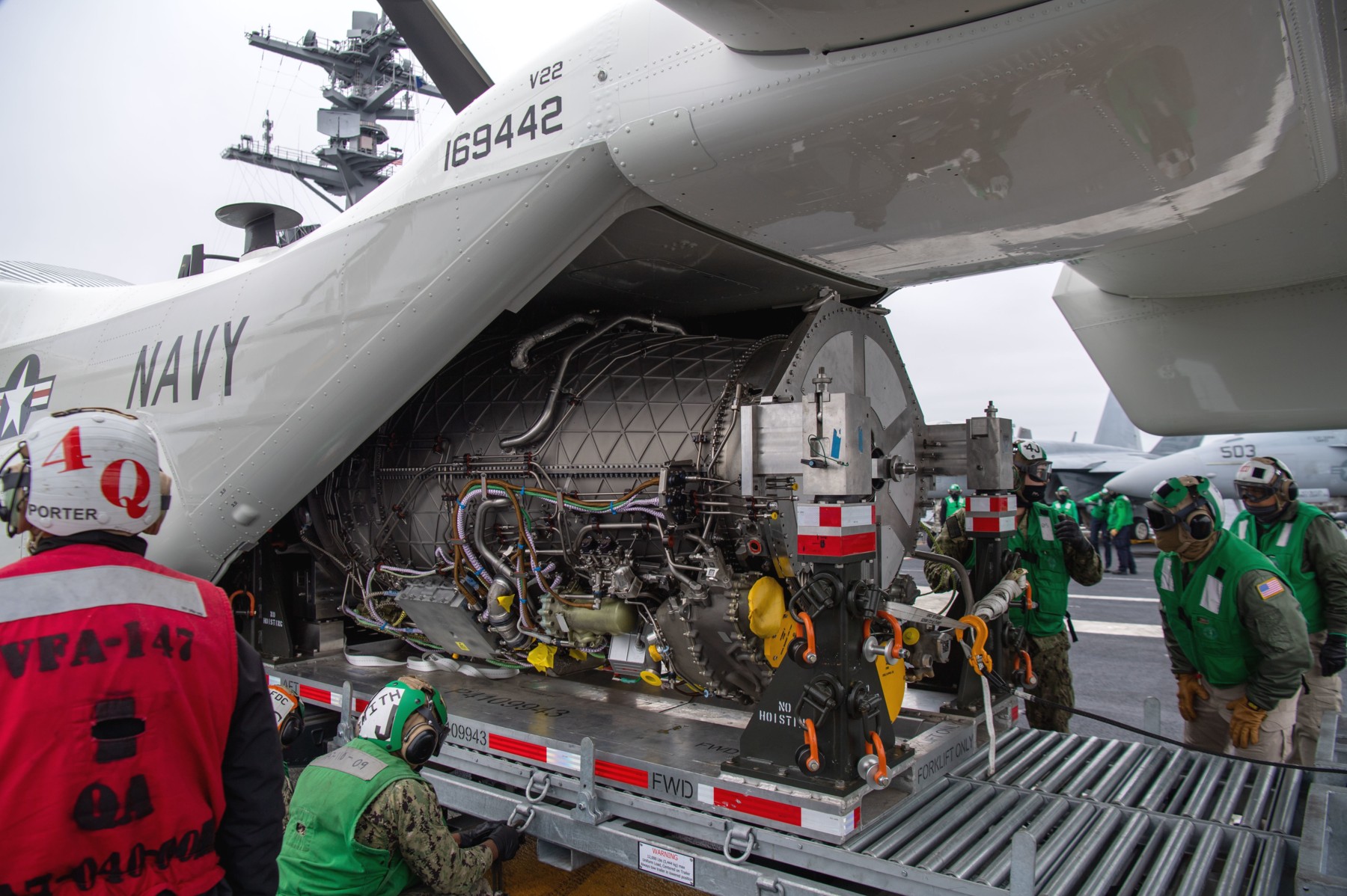 vrm-30 titans fleet logistics multi mission squadron us navy bell boeing cmv-22b osprey uss carl vinson cvn-70 20