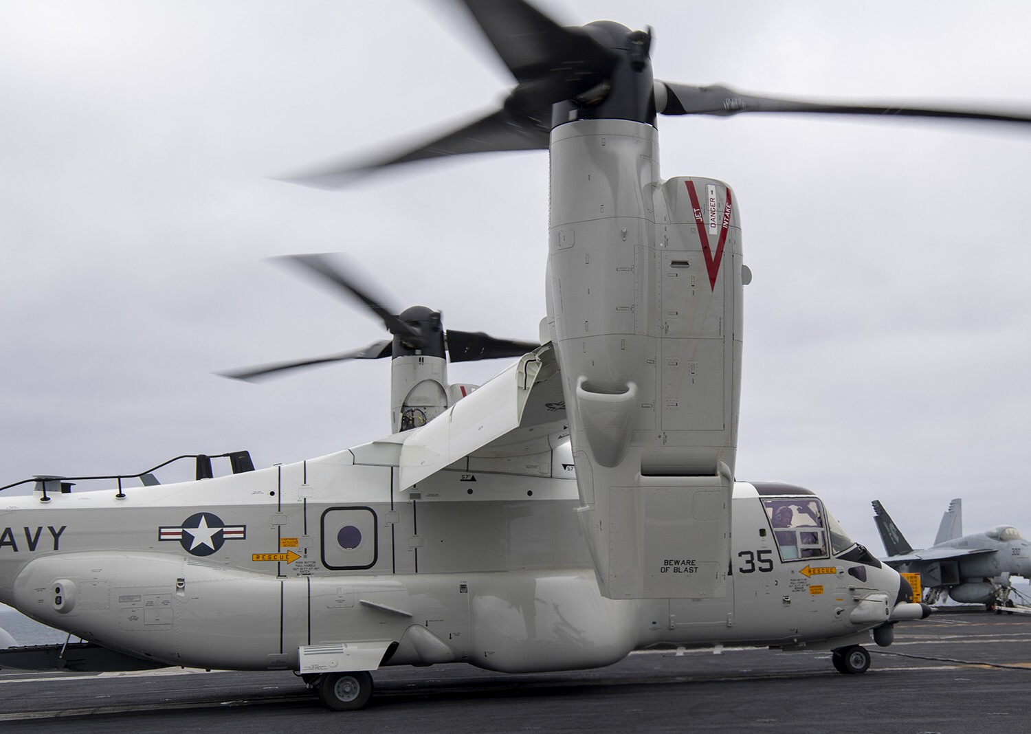 vrm-30 titans fleet logistics multi mission squadron us navy bell boeing cmv-22b osprey uss carl vinson cvn-70 21