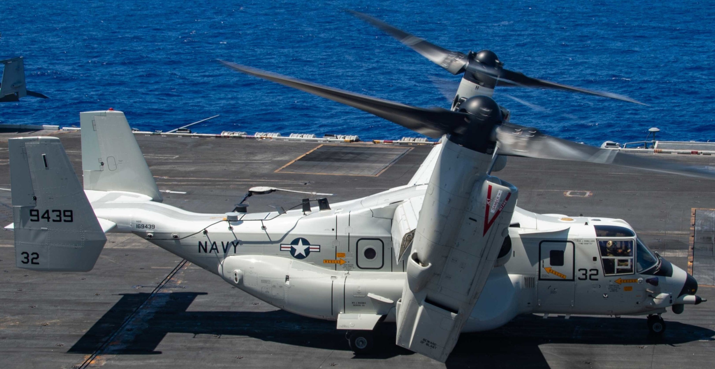 vrm-30 titans fleet logistics multi mission squadron us navy bell boeing cmv-22b osprey uss carl vinson cvn-70 50