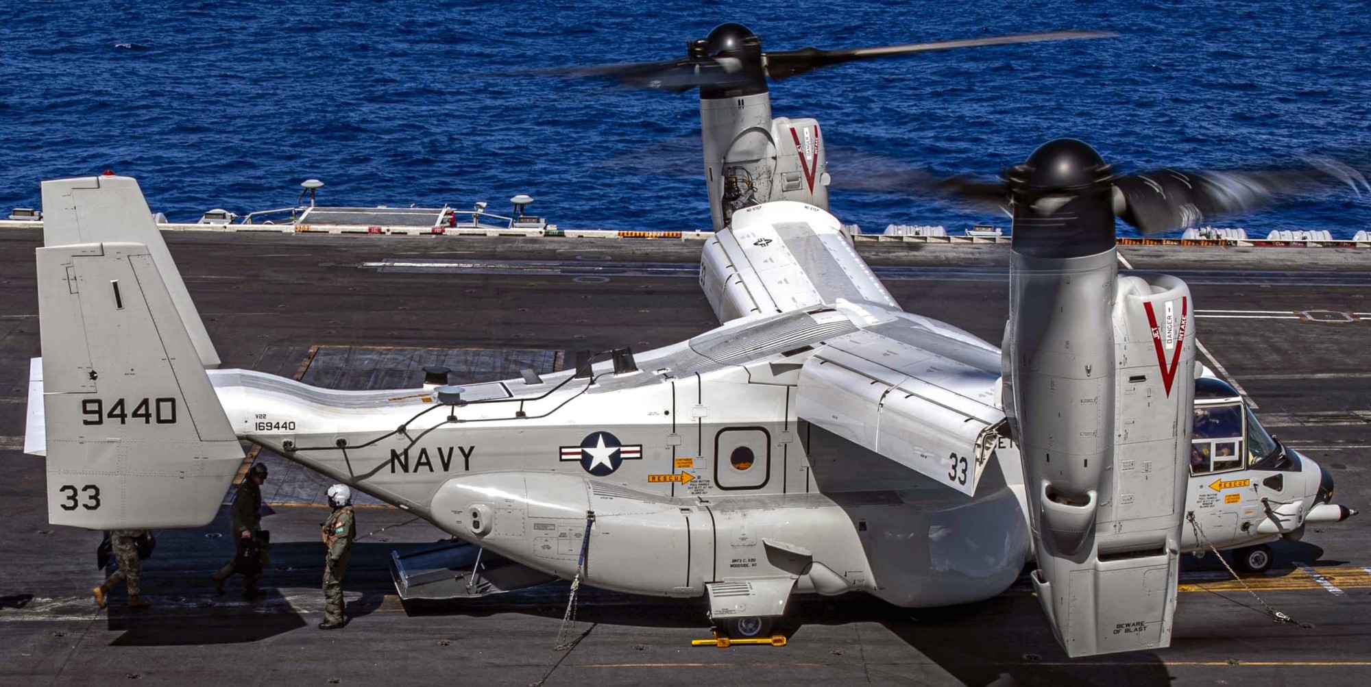 vrm-30 titans fleet logistics multi mission squadron us navy bell boeing cmv-22b osprey uss carl vinson cvn-70 71