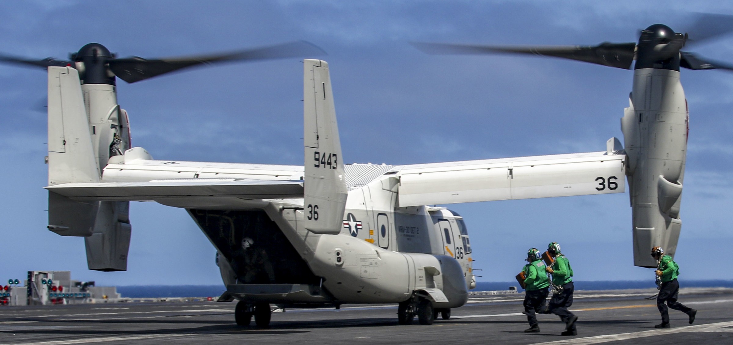 vrm-30 titans fleet logistics multi mission squadron us navy bell boeing cmv-22b osprey uss abraham lincoln cvn-72 79