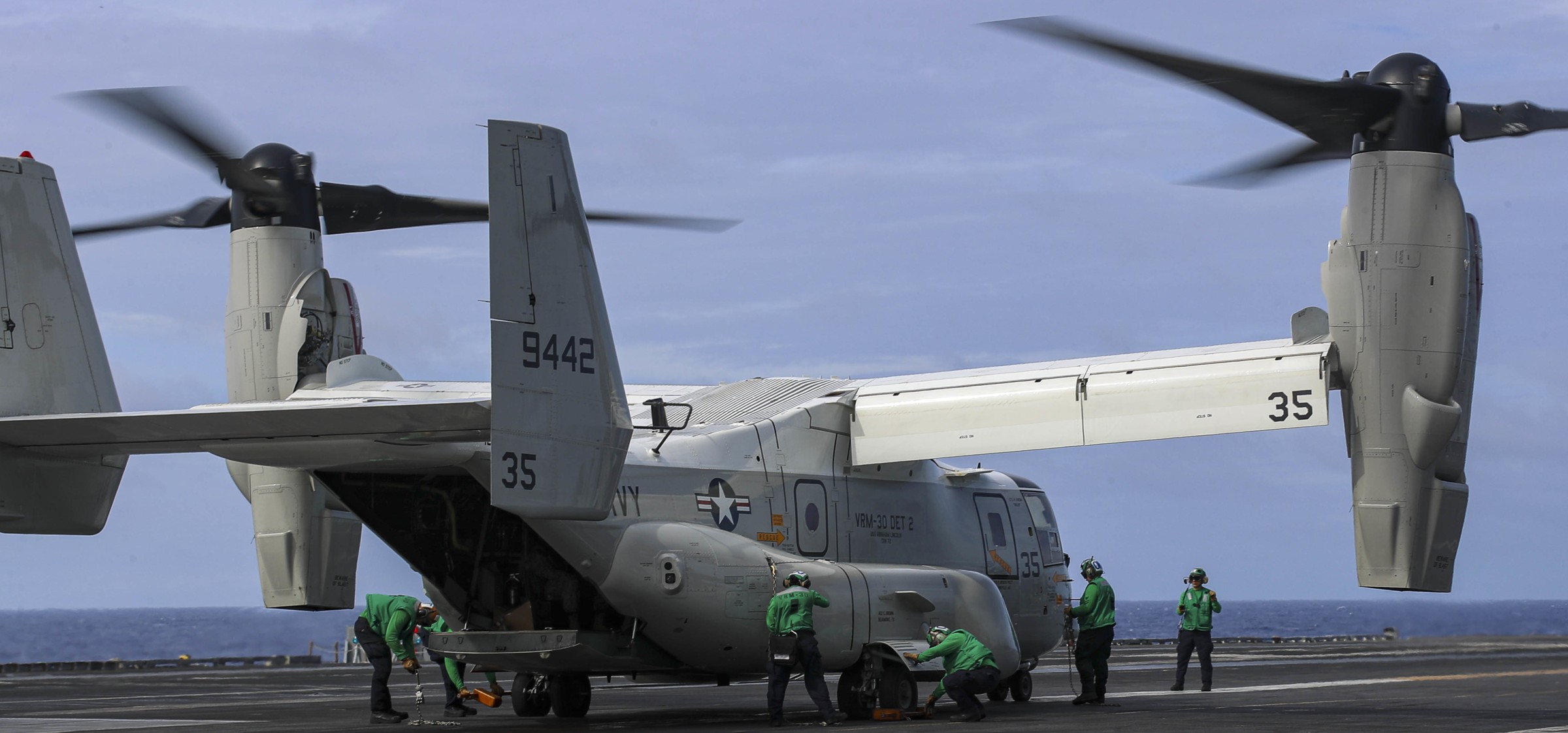 vrm-30 titans fleet logistics multi mission squadron us navy bell boeing cmv-22b osprey uss abraham lincoln cvn-72 81