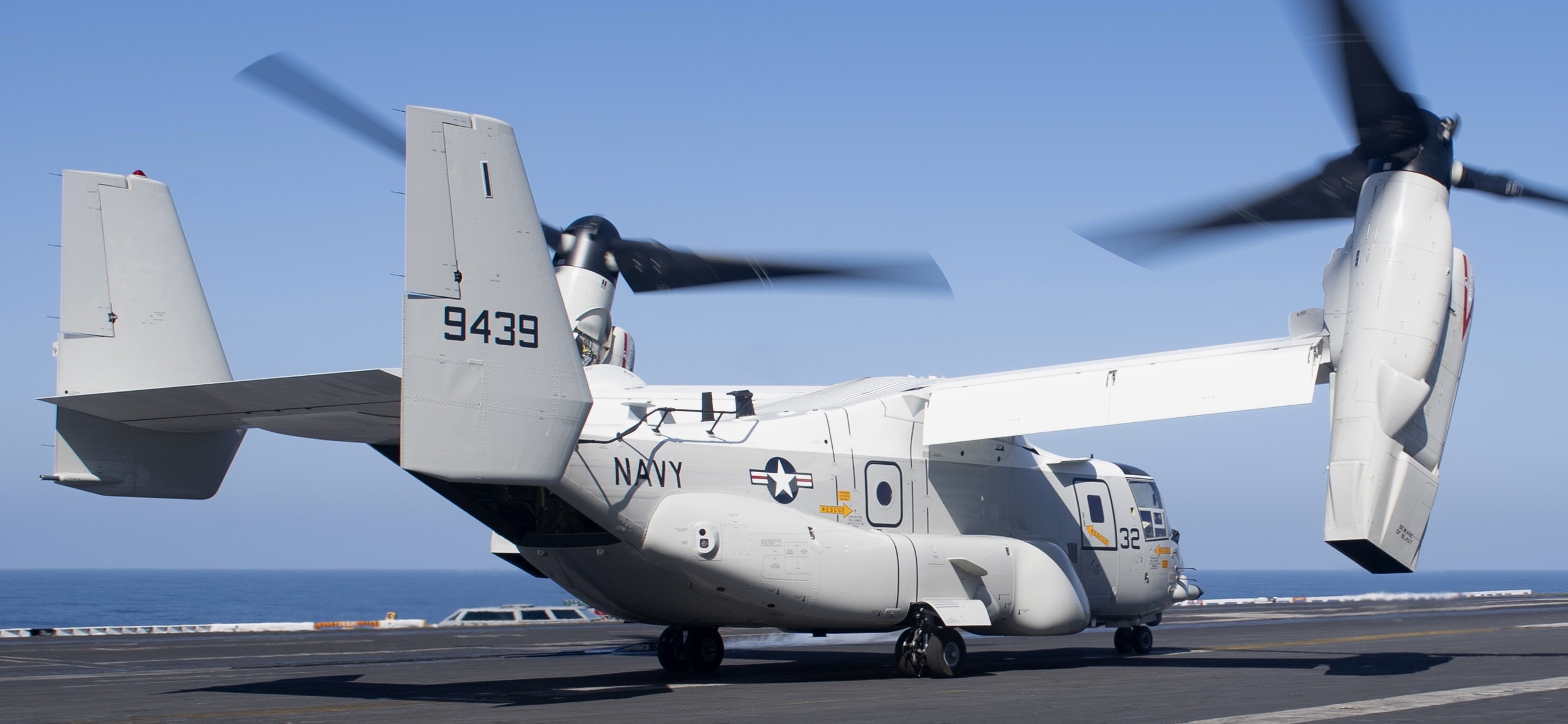 vrm-30 titans fleet logistics multi mission squadron us navy bell boeing cmv-22b osprey uss carl vinson cvn-70 93