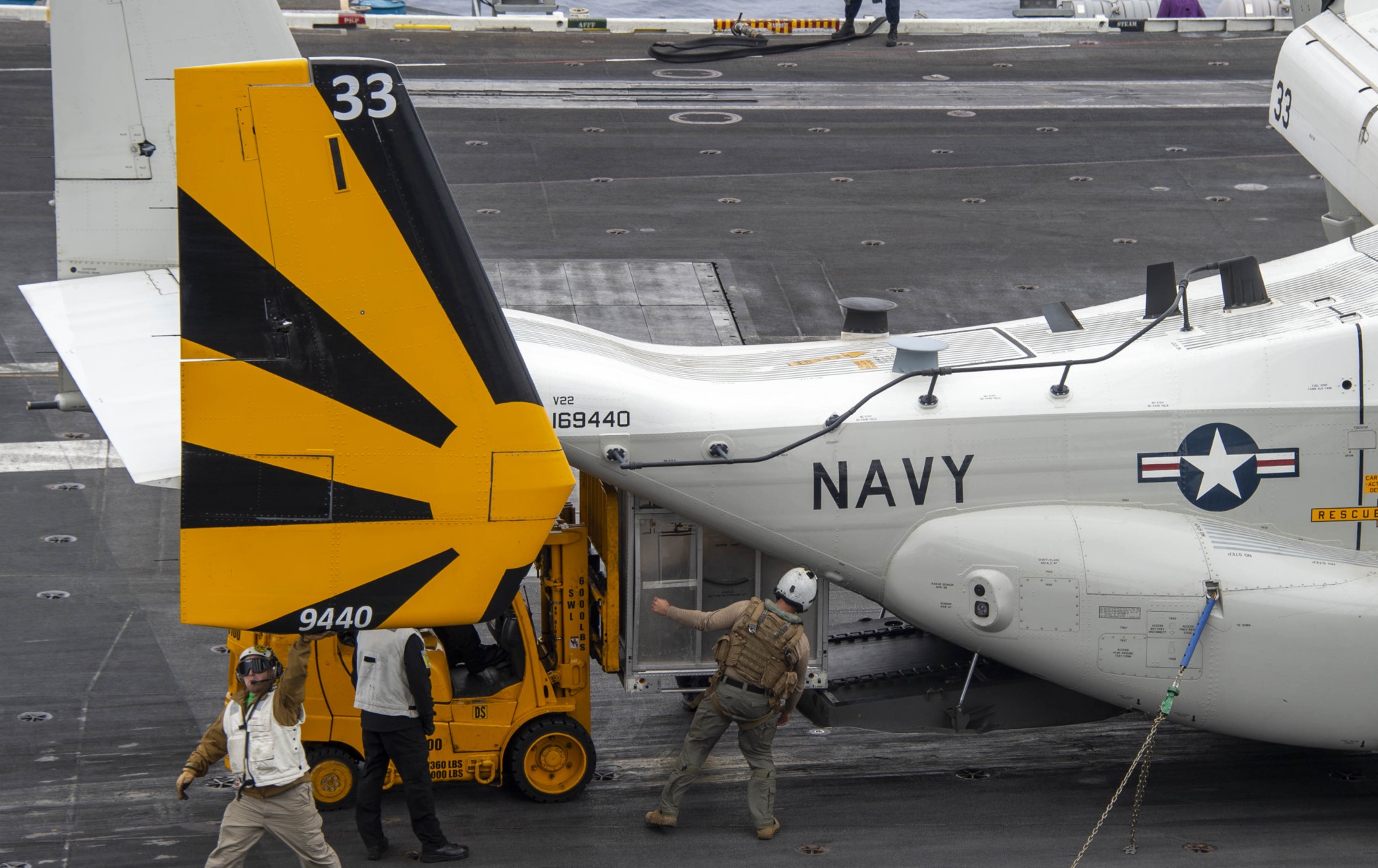 vrm-30 titans fleet logistics multi mission squadron us navy cmv-22b osprey uss carl vinson 101