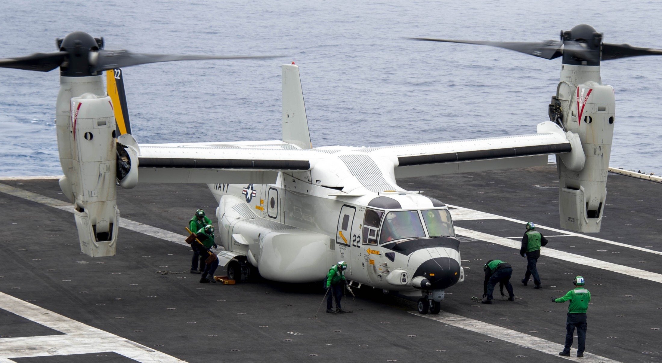vrm-30 titans fleet logistics multi mission squadron us navy cmv-22b osprey 102