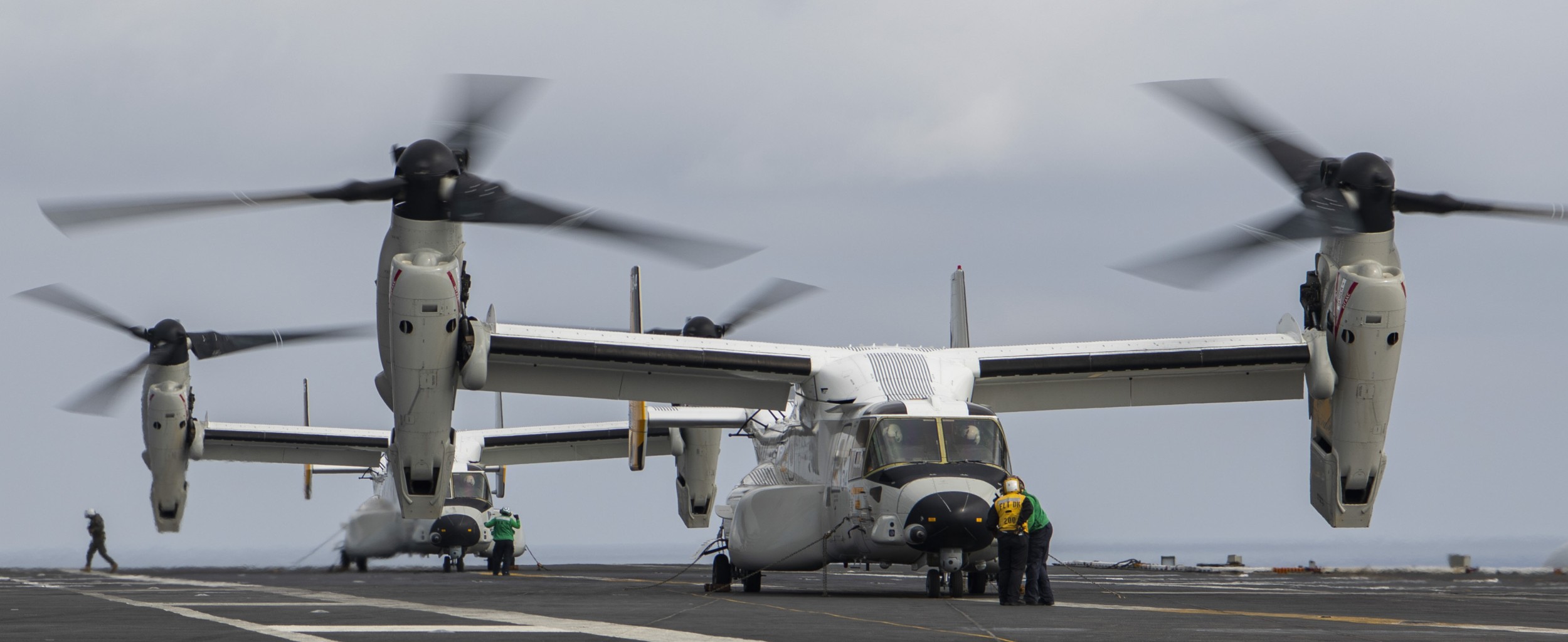 vrm-30 titans fleet logistics multi mission squadron us navy cmv-22b osprey uss nimitz 108