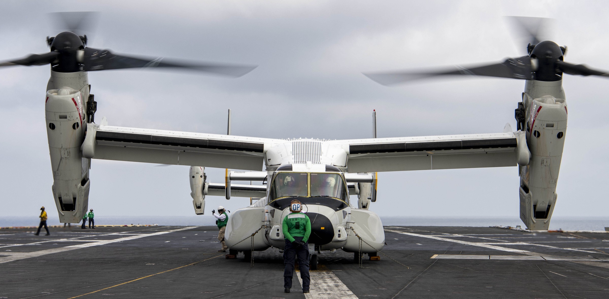 vrm-30 titans fleet logistics multi mission squadron us navy cmv-22b osprey uss nimitz 109