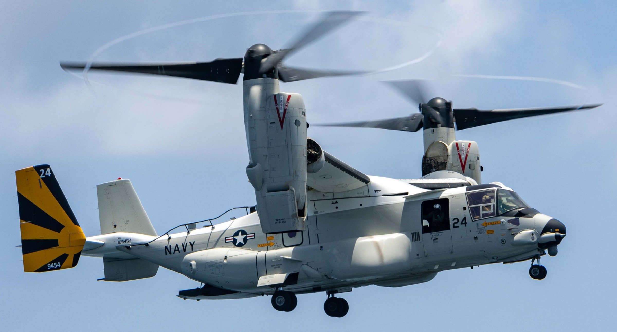 vrm-30 titans fleet logistics multi mission squadron navy cmv-22b osprey uss carl vinson cvn-70 162