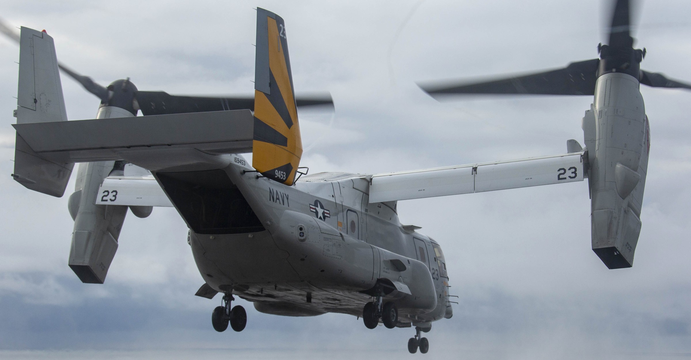 vrm-30 titans fleet logistics multi mission squadron cmv-22b osprey exercise northern edge uss abraham lincoln cvn-72 ne25 169