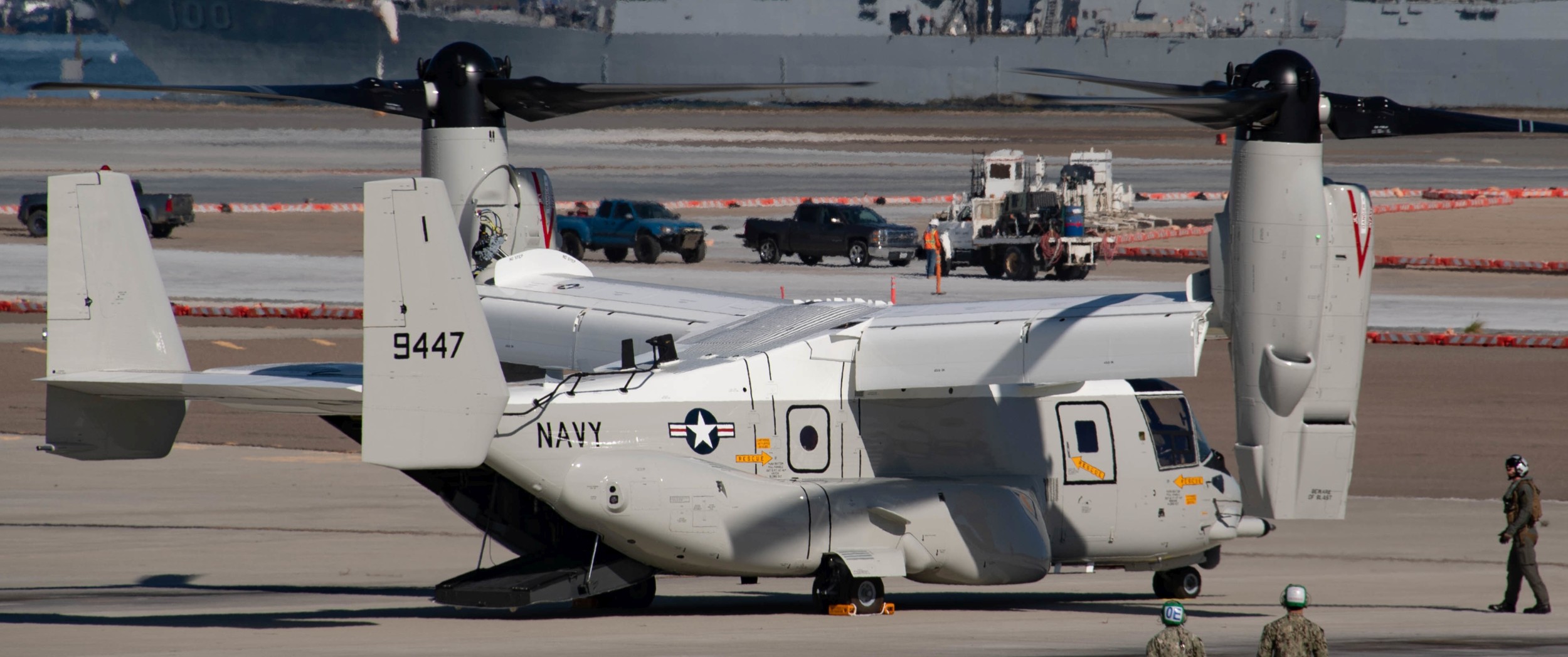 vrm-50 sun hawks fleet logistics multi mission squadron us navy bell boeing cmv-22b osprey replacement frs 04