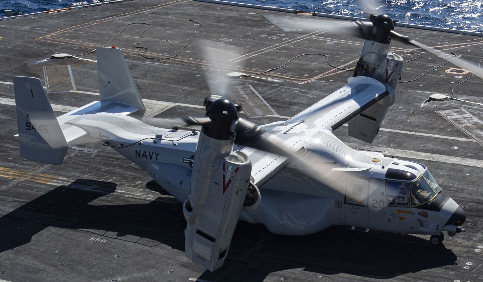 vrm-50 sun hawks fleet logistics multi mission squadron us navy bell boeing cmv-22b osprey replacement frs 12 uss nimitz cvn-68