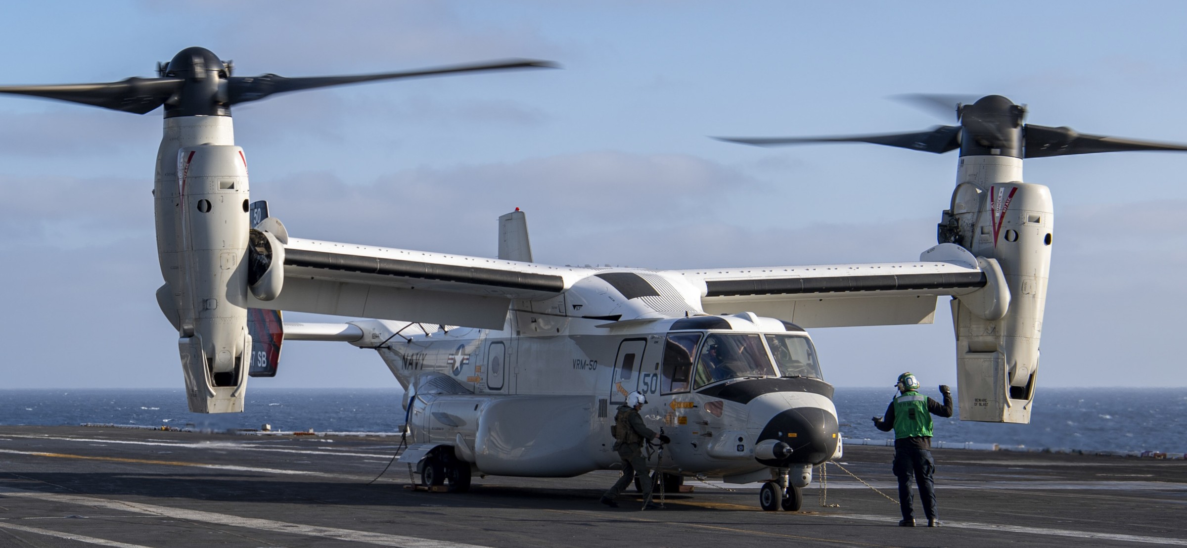 vrm-50 sun hawks fleet logistics multi mission squadron us navy cmv-22b osprey replacement frs uss nimitz cvn-68 27