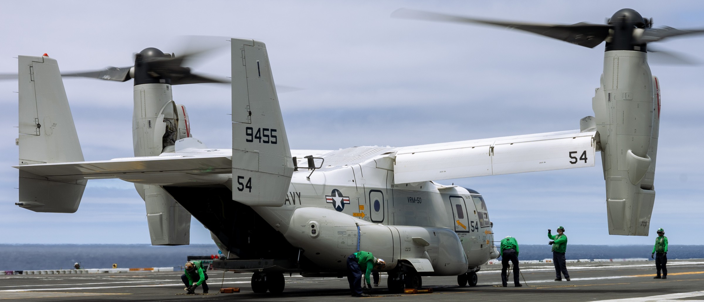 vrm-50 sun hawks fleet logistics multi mission squadron cmv-22b osprey cvn-71 uss theodore roosevelt 40