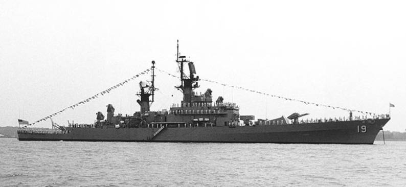 cg 19 uss dale leahy class guided missile cruiser new york harbor july 4 1976