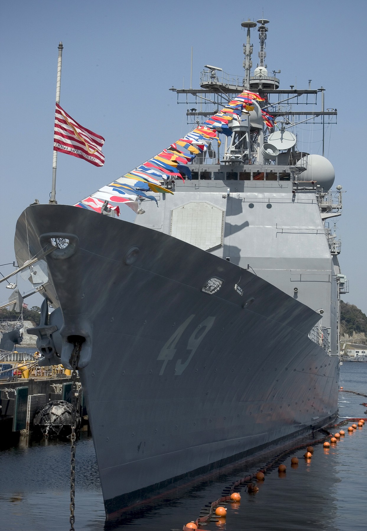 cg-49 uss vincennes ticonderoga class guided missile cruiser aegis us fleet acticities yokosuka japan 14 