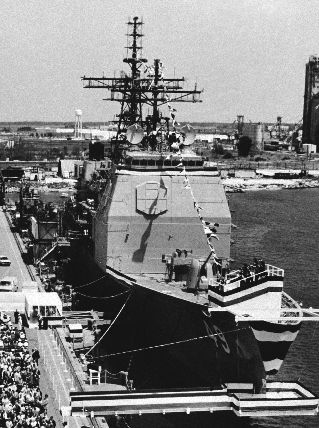 cg-49 uss vincennes ticonderoga class guided missile cruiser aegis us navy 27