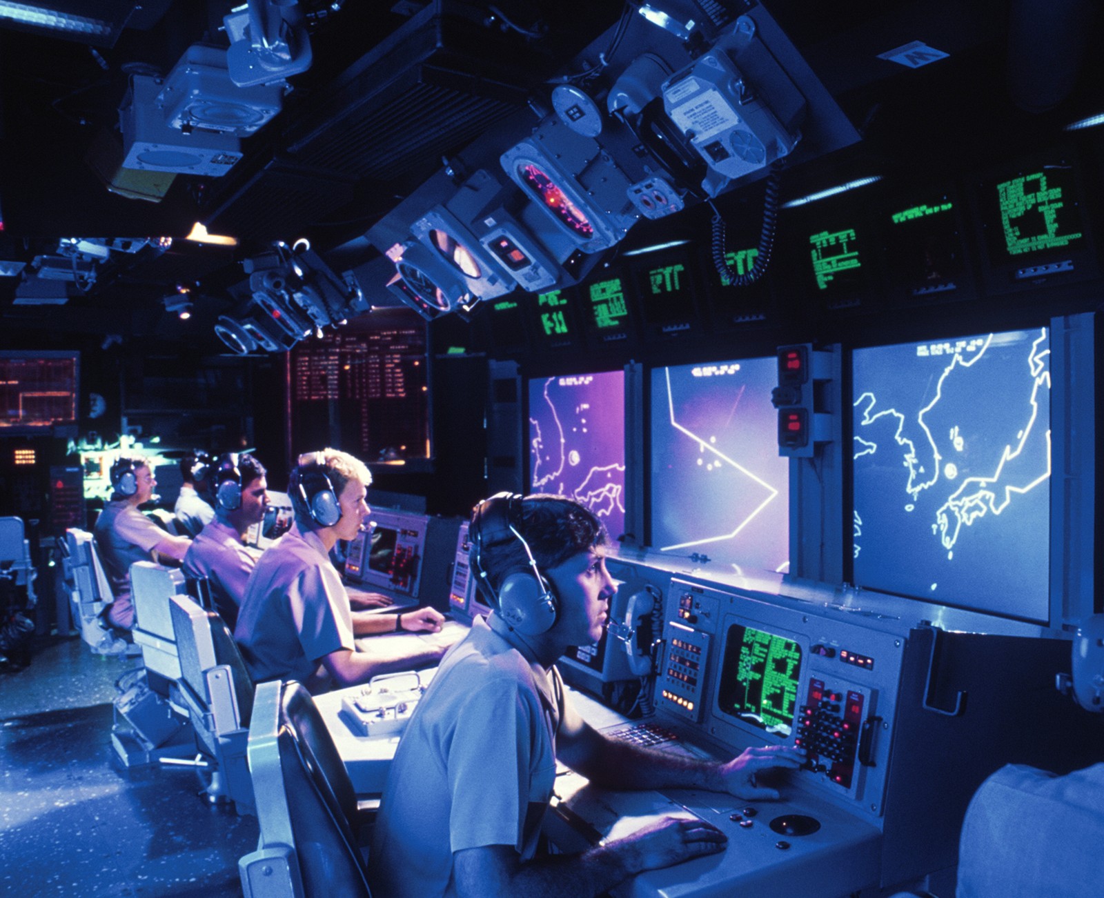 cg-49 uss vincennes ticonderoga class guided missile cruiser aegis us navy combat information center cic 71