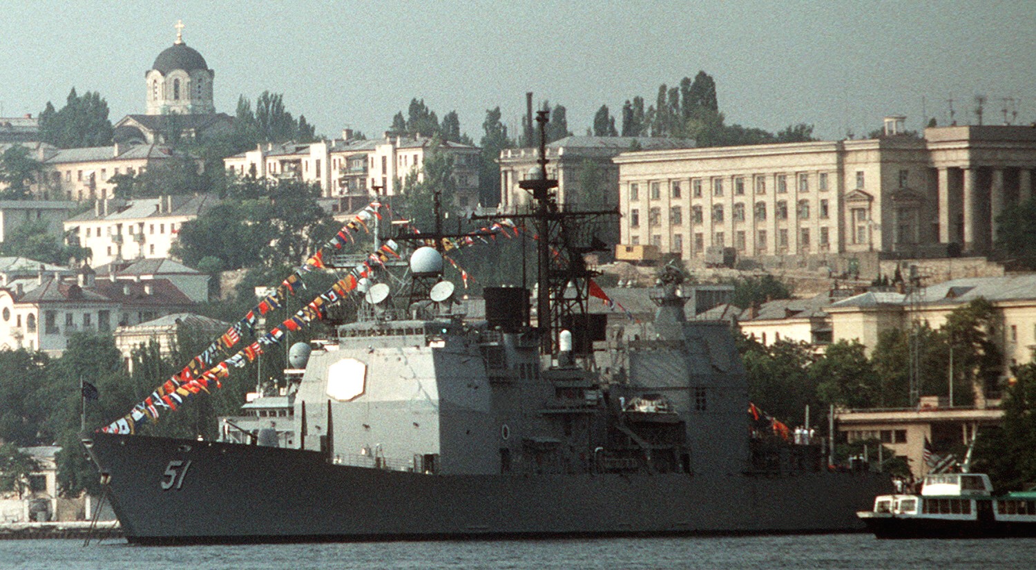 cg-51 uss thomas s. gates ticonderoga class guided missile cruiser aegis us navy sevastopol ussr 41