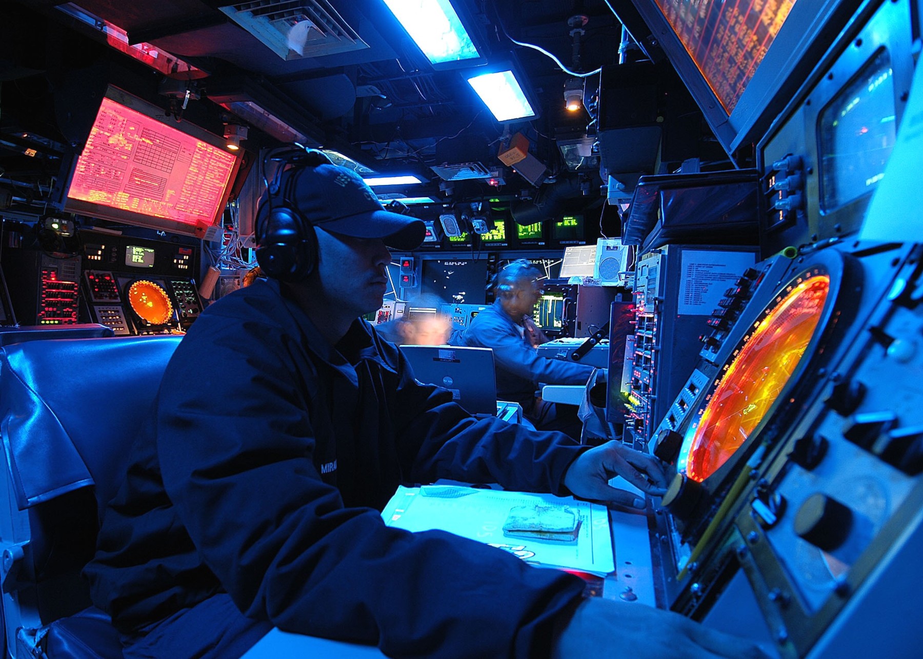 cg-58 uss philippine sea ticonderoga class guided missile cruiser aegis us navy combat information center cic 16